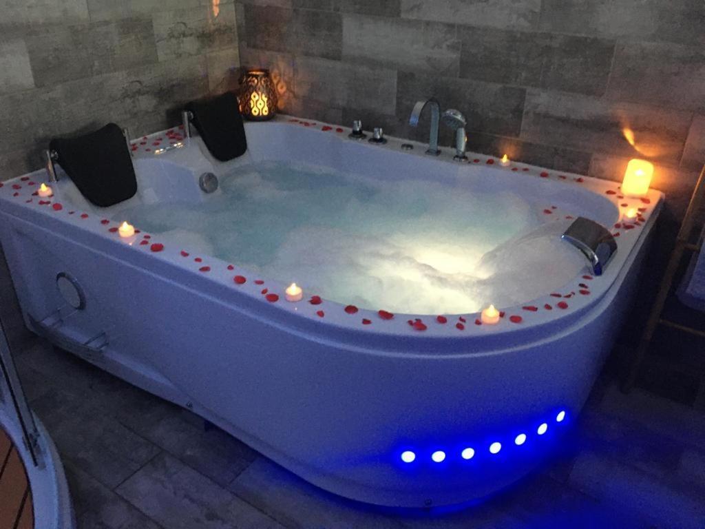 Esprit Zen En Provence Studio Spa Privatif Cheval-Blanc Extérieur photo