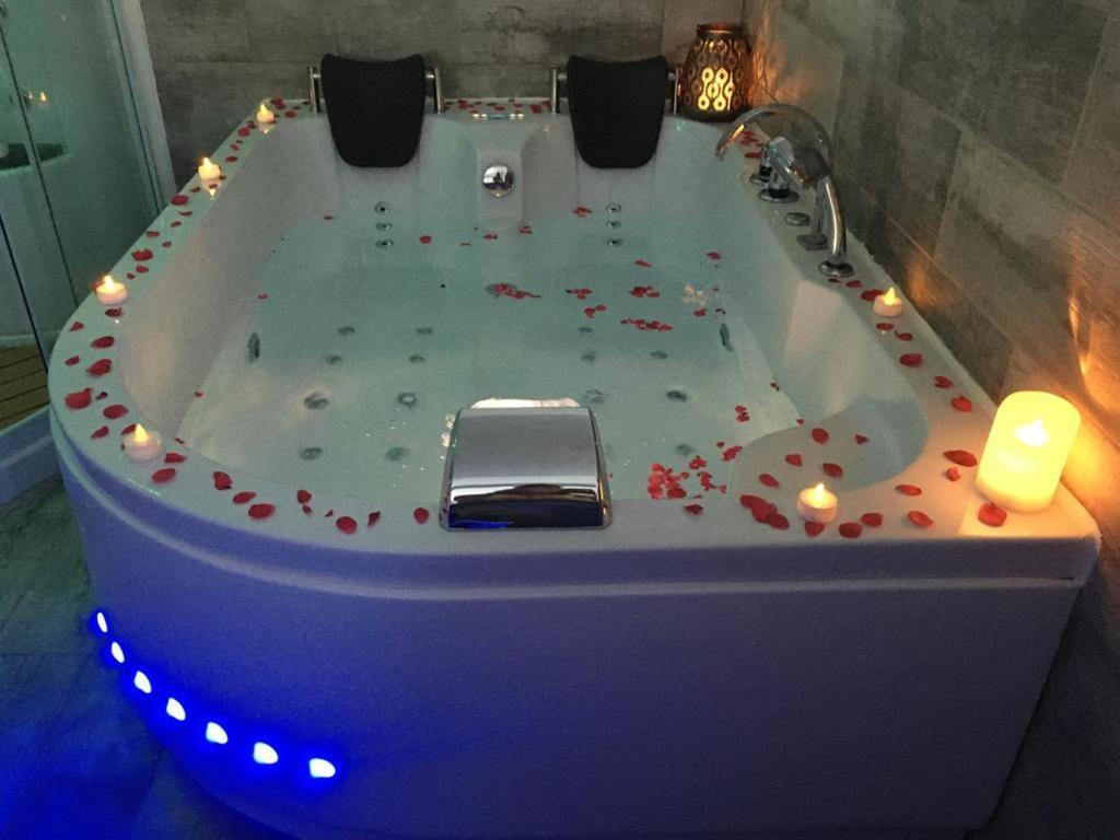 Esprit Zen En Provence Studio Spa Privatif Cheval-Blanc Extérieur photo